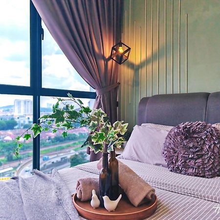 Astetica Residences 200Mbps Wifi Netflix Seri Kembangan Luaran gambar